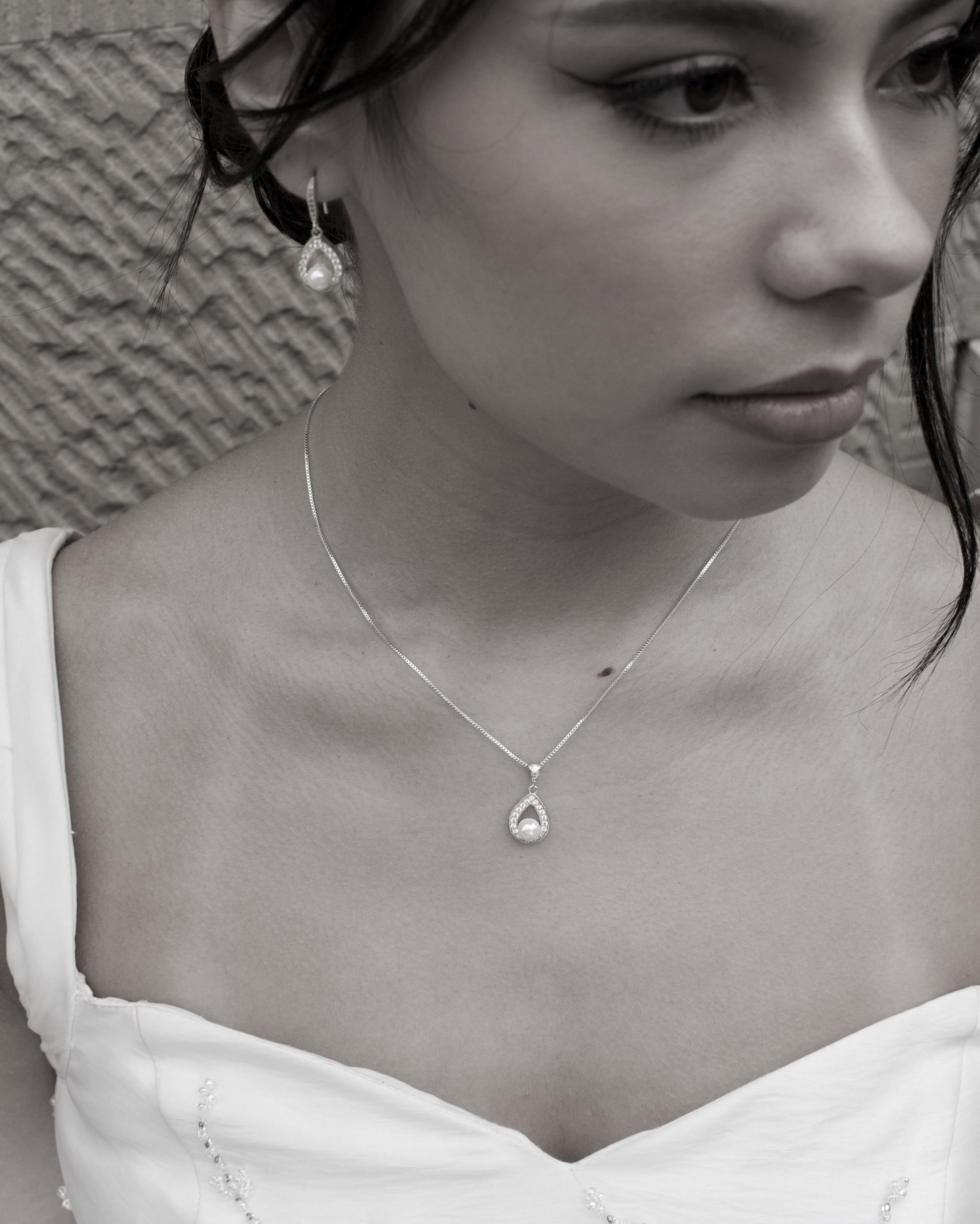 Lucy Gold necklace and earring set — alternate view 8